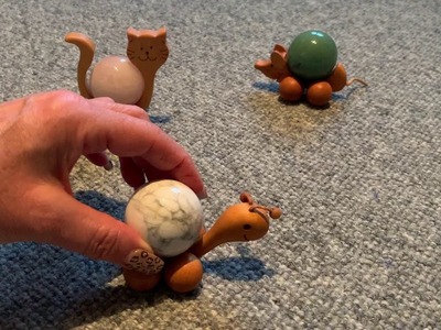 Holz-Rolltier mit Edelstein-Kugel von edelsteinreich.ch