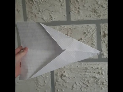 Papierflieger.Flugzeug zum basteln und mitmachen kann sehr weit fliegen