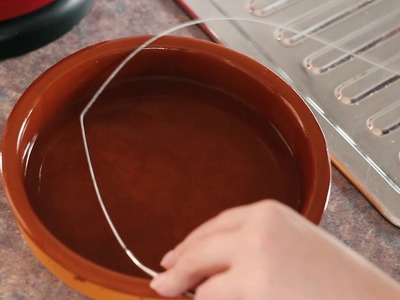 Womit können Knicke im Nadelseil einer Rundstricknadel wieder geglättet werden?