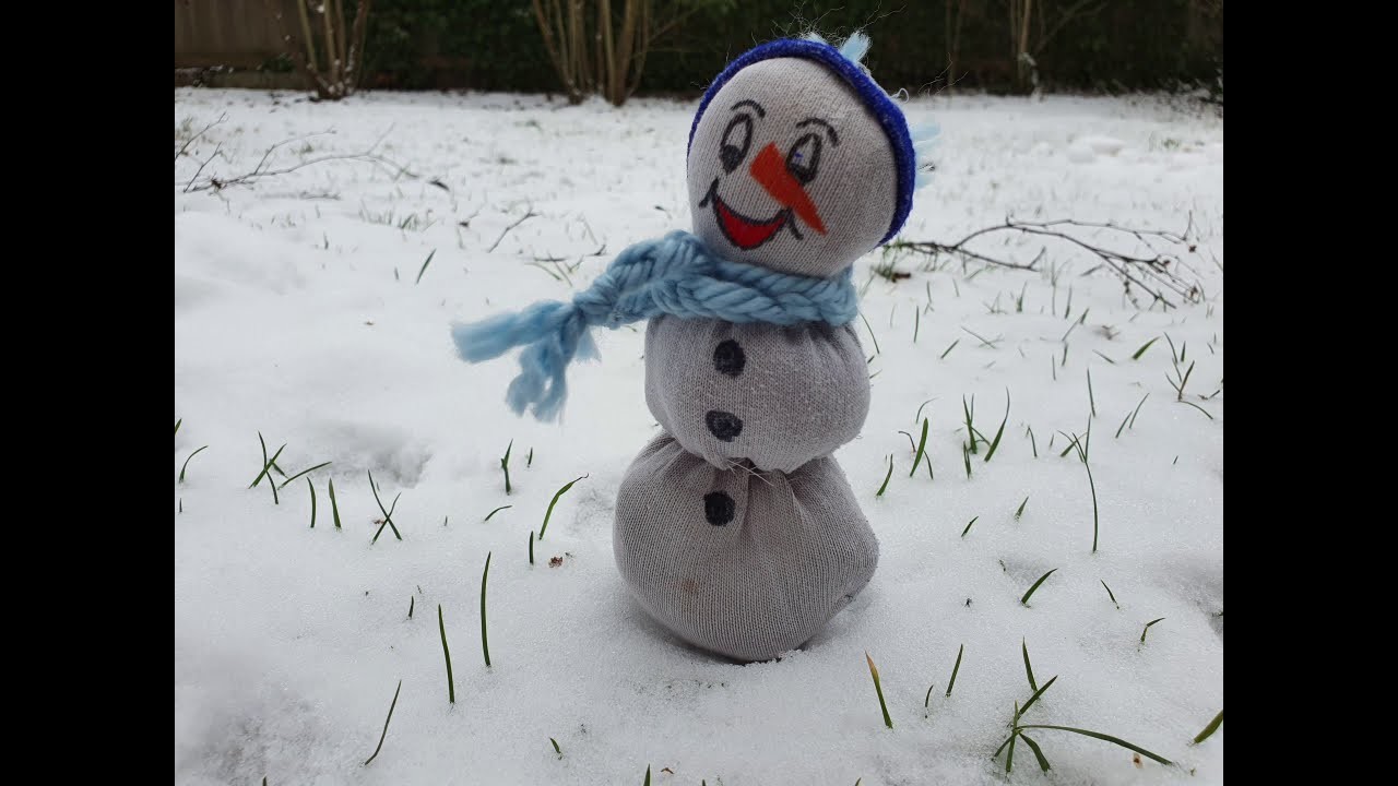 Schneemann wärmeresistent aus Socken basteln