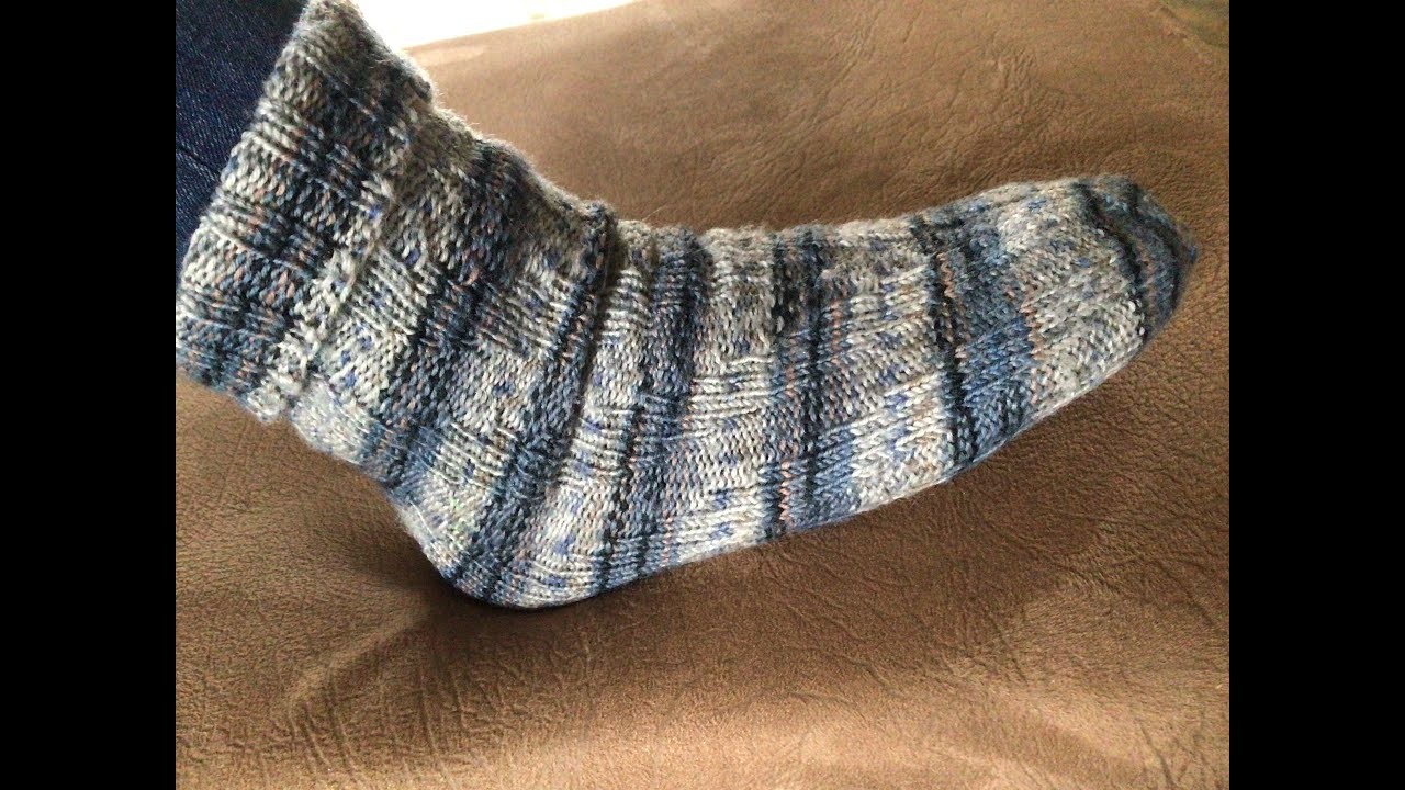 Socken im Spiralmuster stricken, besonders für Strickanfänger. Einfach und schnell erklärt
