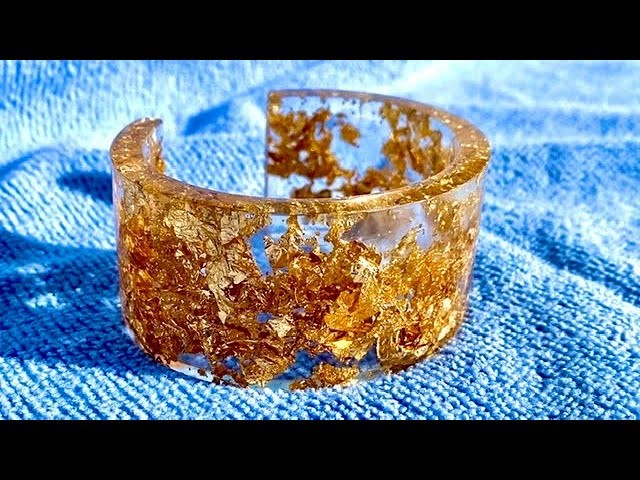 Armband aus Epoxidharz und Gold. DIY