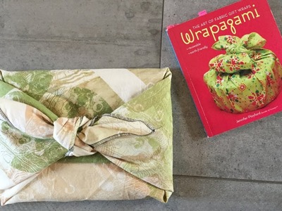 Furoshiki - Kissenhülle knoten und Geschenk einpacken