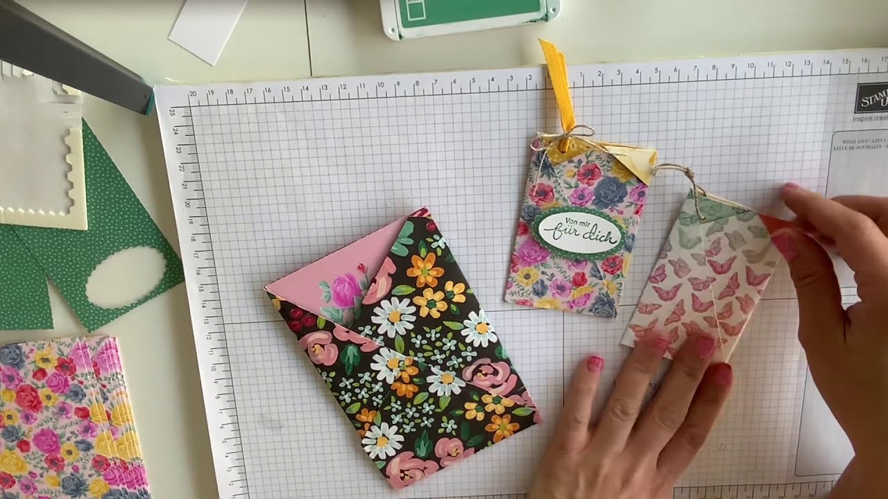 Kleine Briefumschläge aus Designerpapier