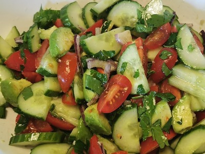 Grüner Salat mit leckerem Dressing