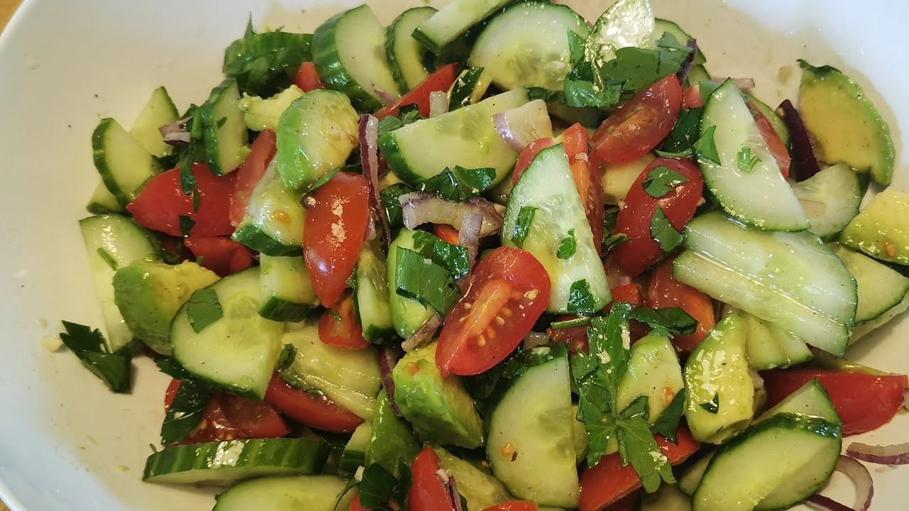 Grüner Salat mit leckerem Dressing