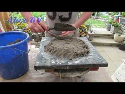 Einfache Gartendeko selber machen - Pflanzschale aus Sand und Zement.