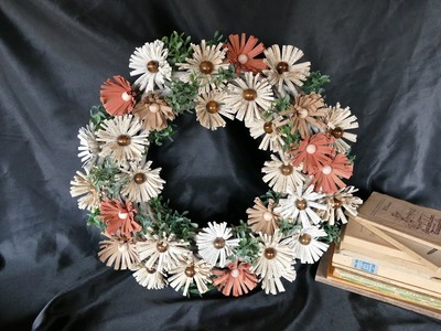 DIY Kranz – Blüten aus alten Buchseiten – Herbstdeko –  Wreath with flowers – Guirnalda con flores