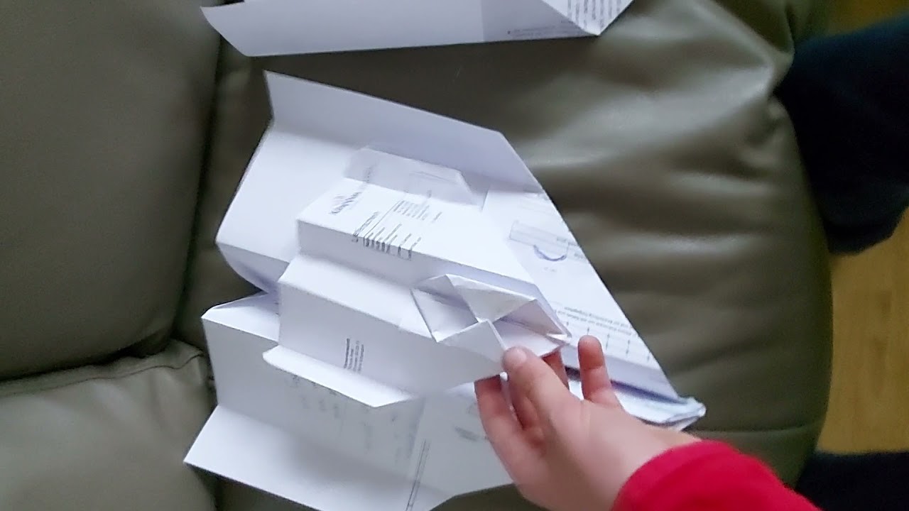 Papierflieger größer als dein Leben. (Deutsch)!!!!!!