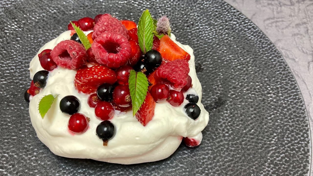 Meringue selber machen Eiweiss übrig, Rezept, Eischnee, Sahne Obst Meringue Merinke Pavlova Dessert