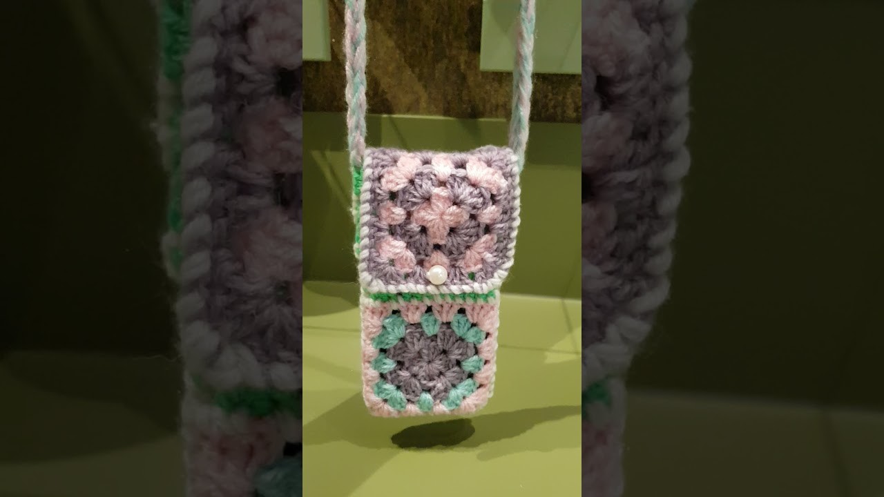 Handyhülle selbst gehäkelt . 
