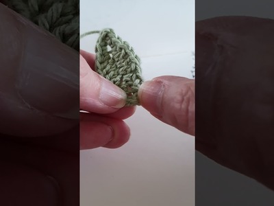 Eine Mittelrippe häkeln  - crocheting a leaf detail