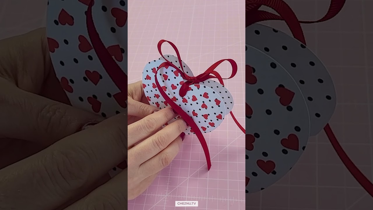 Plotten für Muttertag: Herzschachtel zum Falten #short