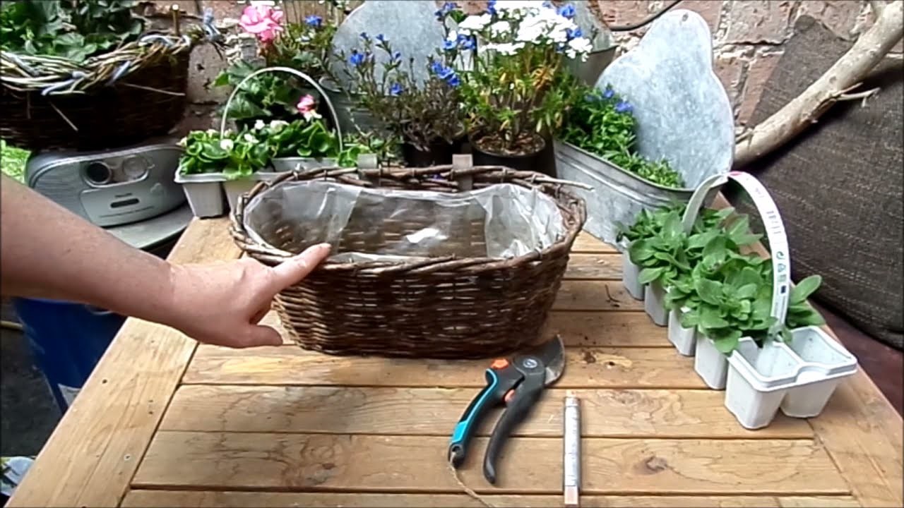 Tolle Shabby Chic BLUMENDEKO in  weiß  blau & viel Mehr