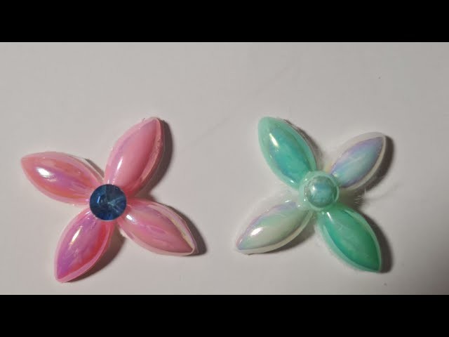 Schmucksteine Kleben. DIY. Blumen Basteln aus Schmucksteine. Blumen Herstellen